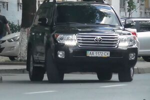 Замглавы Службы внешней разведки пользуется дорогим внедорожником