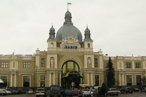 На місці події працювали експерти-вибухотехніки, кінолог, слідчо-оперативна група