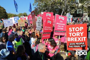 У Лондоні сотні тисяч британців вийшли на марш за новий референдум щодо Brexit. Фоторепортаж