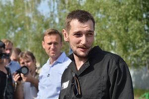 Олег Навальный (на переднем плане) вышел на свободу 29 июня 2018 года