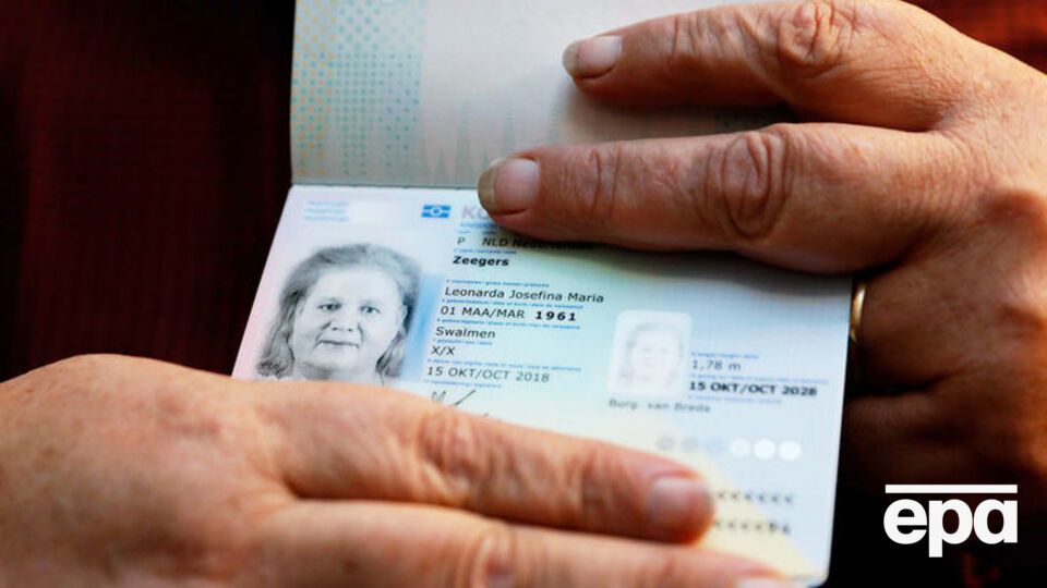 57-летний Леонн Зеегерс получил паспорт с обозначением пола X