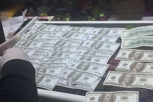 Правоохоронці вилучили суму, яку вимагав чиновник