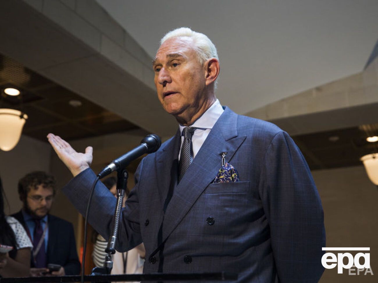 Стоун отрицает, что знал об утечках компромата на Клинтон