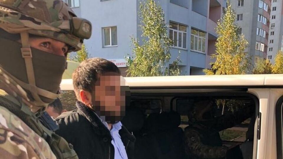 За даними поліції, затриманий чоловік стріляв з автомата під час пограбування ювелірного магазину