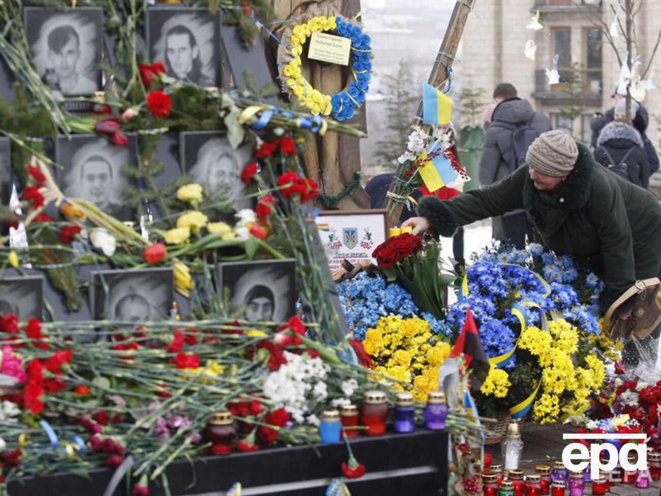 Тимчасовий меморіал Героїв Небесної сотні з'явився на місці розстрілів у 2014 році