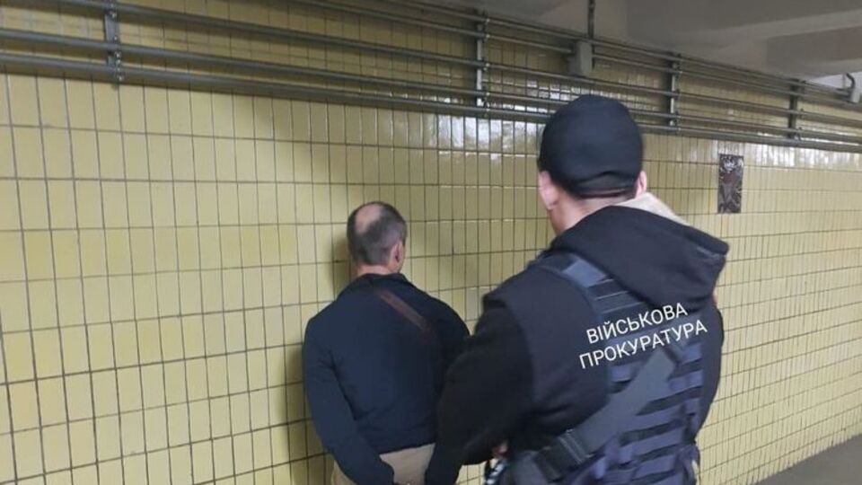 Сотрудники военной прокуратуры задержали полицейских, факт передачи взятки задокументировали