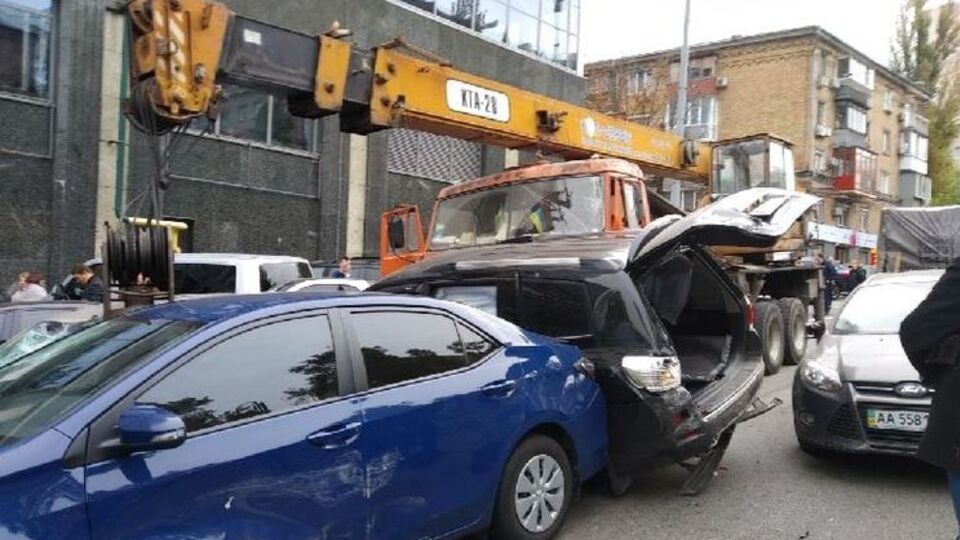 Після події три людини звернулися до медиків, двом із них допомогу було надано на місці