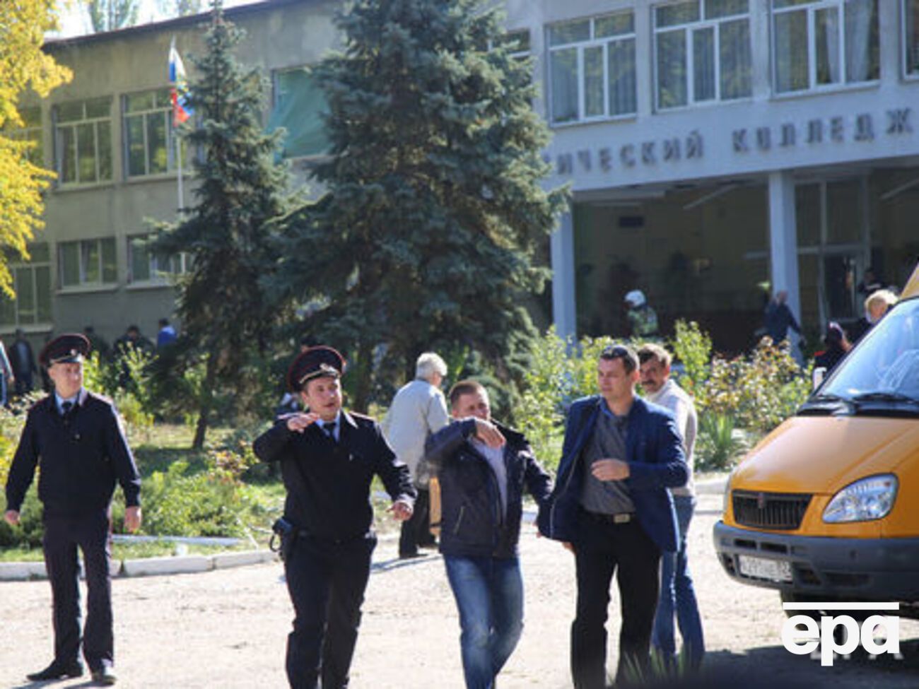 17 жовтня в коледжі спрацював вибуховий пристрій, начинений металевими предметами, також сталася стрілянина