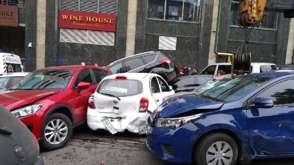 Унаслідок аварії госпіталізували одну людину