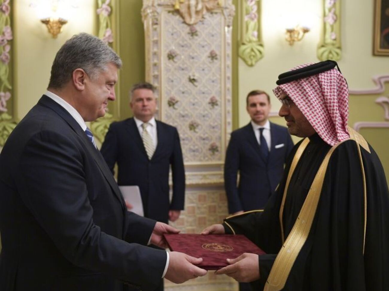 Через посла Аль-Гаджрі Порошенко подякував Катару за підтримку суверенітету України