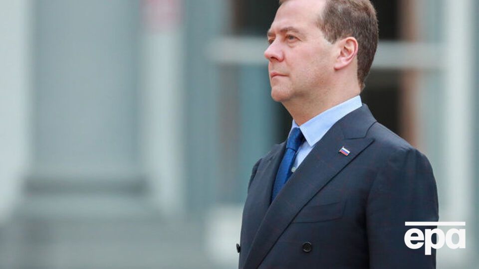 Медведев подчеркнул, что ограничительные меры затронут тех, кто "наносит вред России"