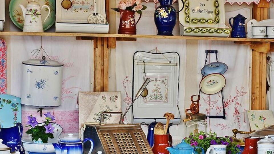 На барахолках можно найти интересные вещи