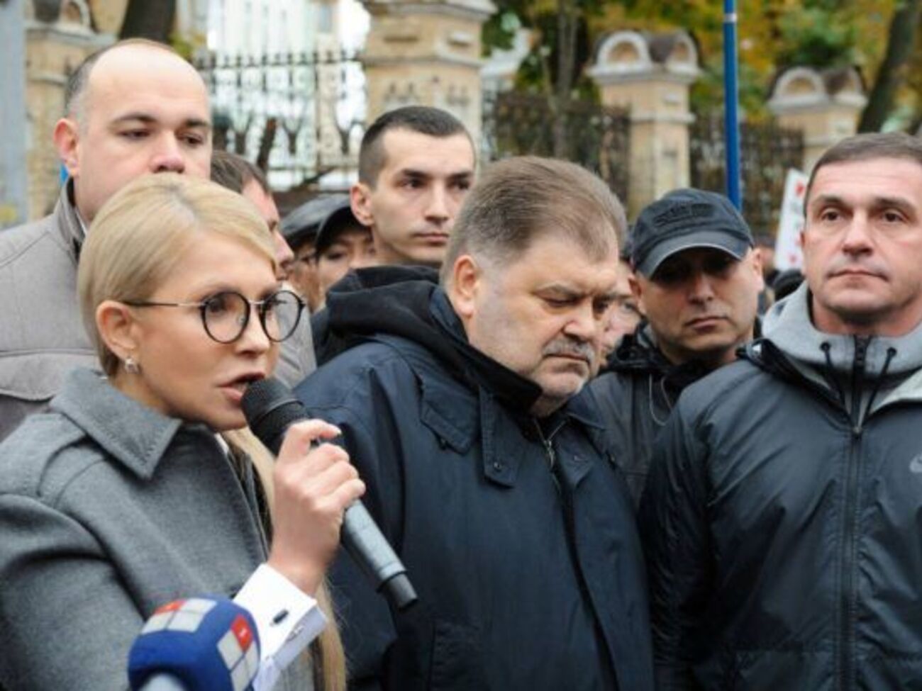 Юлія Тимошенко: Як можна одночасно на чверть підвищити ціни на газ, на тепло та на третину зменшити видатки на субсидії, і водночас розповісти про посилення програми на субсидії?