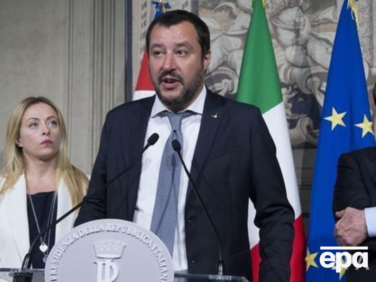 Сальвини: Сбой в работе эскалатора произошел из-за того, что болельщики прыгали на его ступеньках