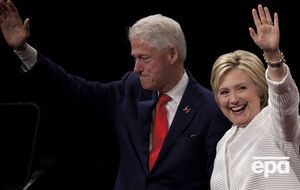 Чета Клинтонов не пострадала