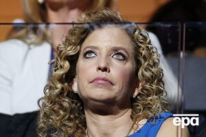 Вассерман-Шульц не было в офисе, когда там обнаружили конверт со взрывчаткой