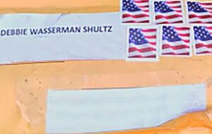 Обратным адресом на конвертах с бомбами значится офис конгрессмена от Демократической партии Дебби Вассерман-Шульц