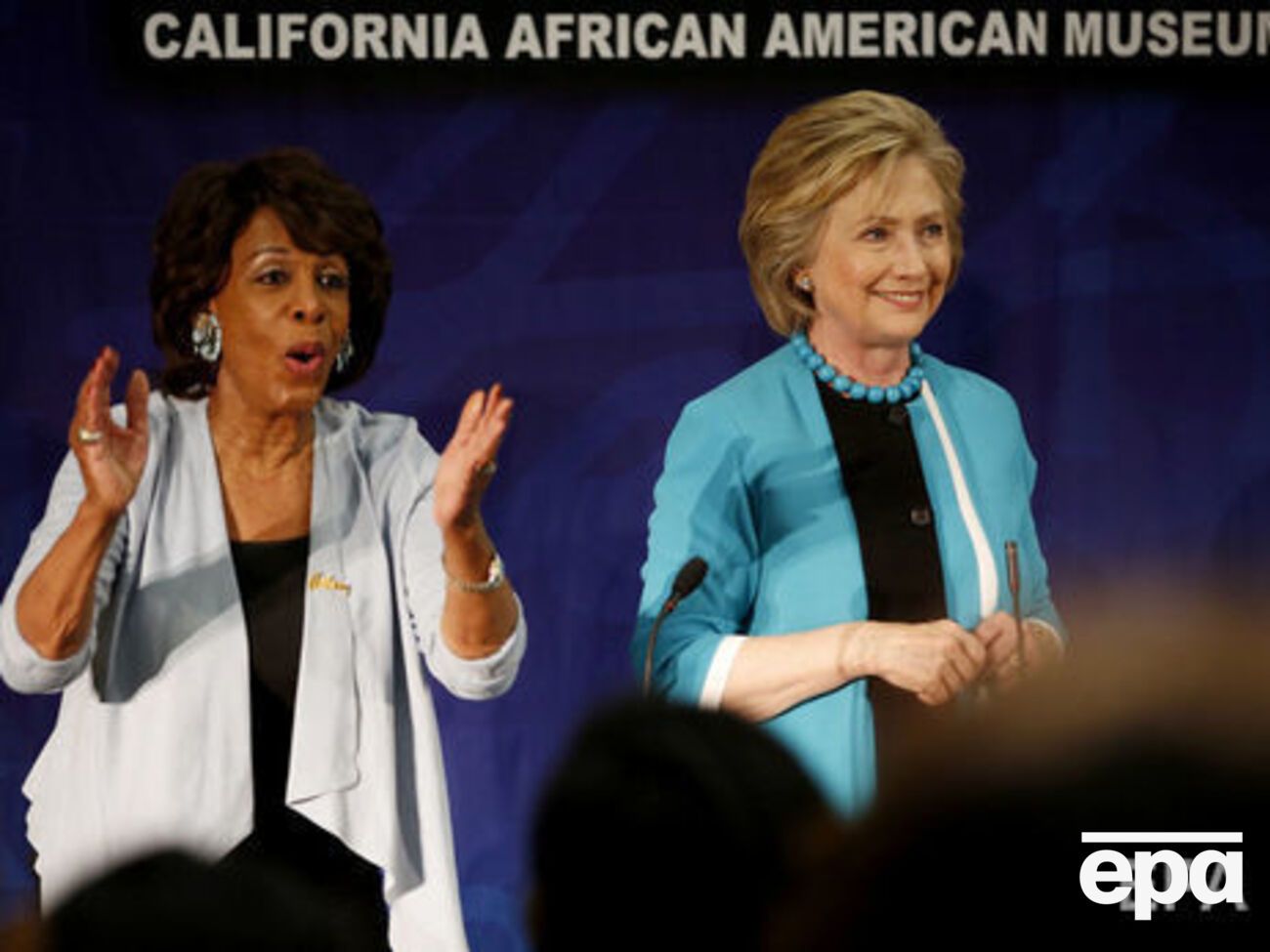 Вотерс (ліворуч) і Клінтон опинилися у списку адресатів небезпечних посилок