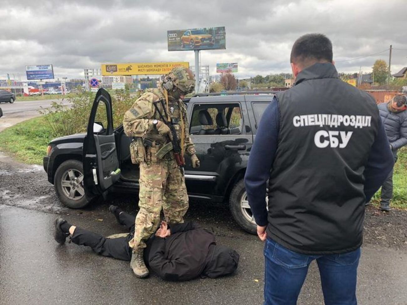 Правоохоронці затримали чотирьох торговців зброєю у Львові