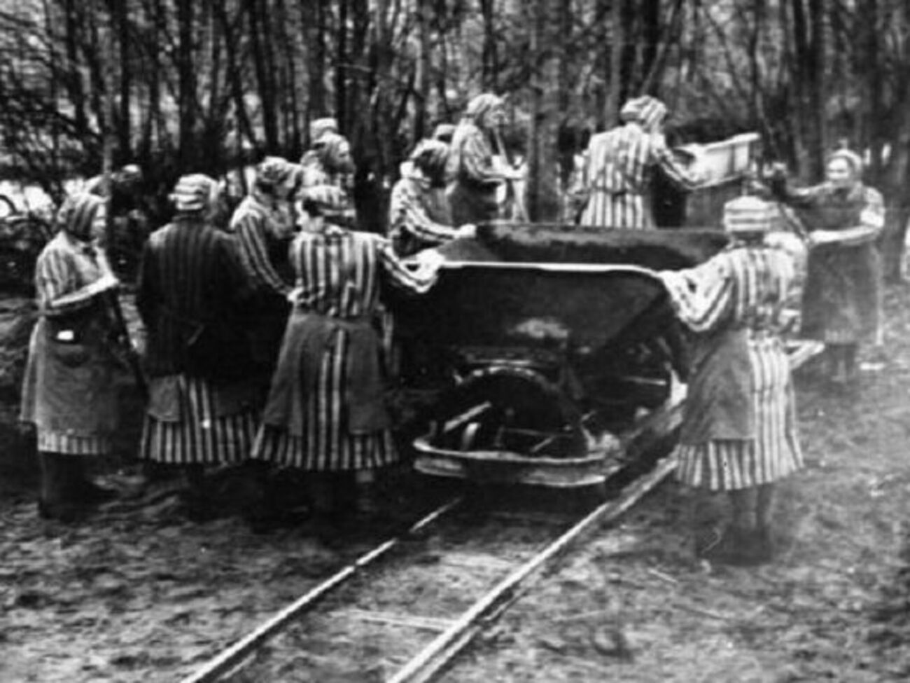 Спецпроект "ГОРДОН": Невольницы за колючей проволокой: украинки в концлагерях Третьего рейха
