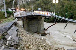Зруйновано 20-метрову ділянку мосту на федеральній трасі А-147