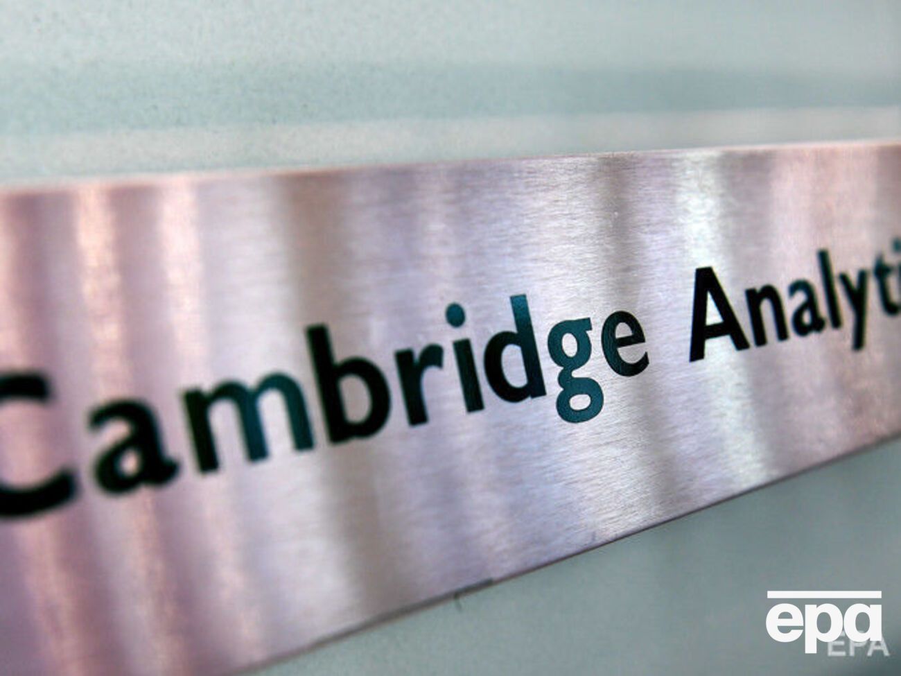 Скандал с Cambridge Analytica стоил Facebook полмиллиона фунтов