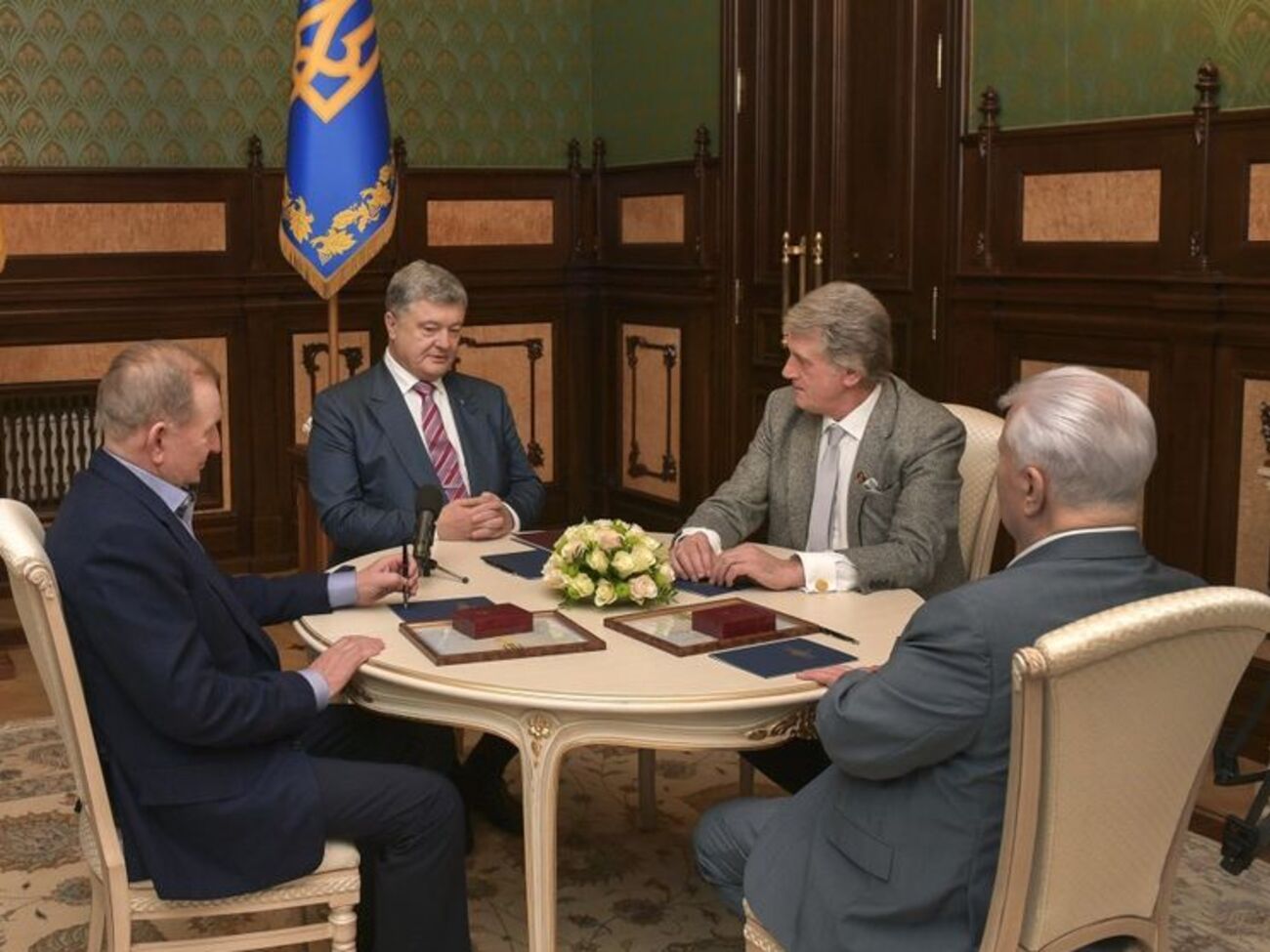 Порошенко встретился с Кучмой, Ющенко и Кравчуком