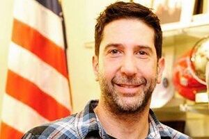 Швиммер: Офицеры, клянусь, это был не я. Как вы можете видеть, я был в Нью-Йорке