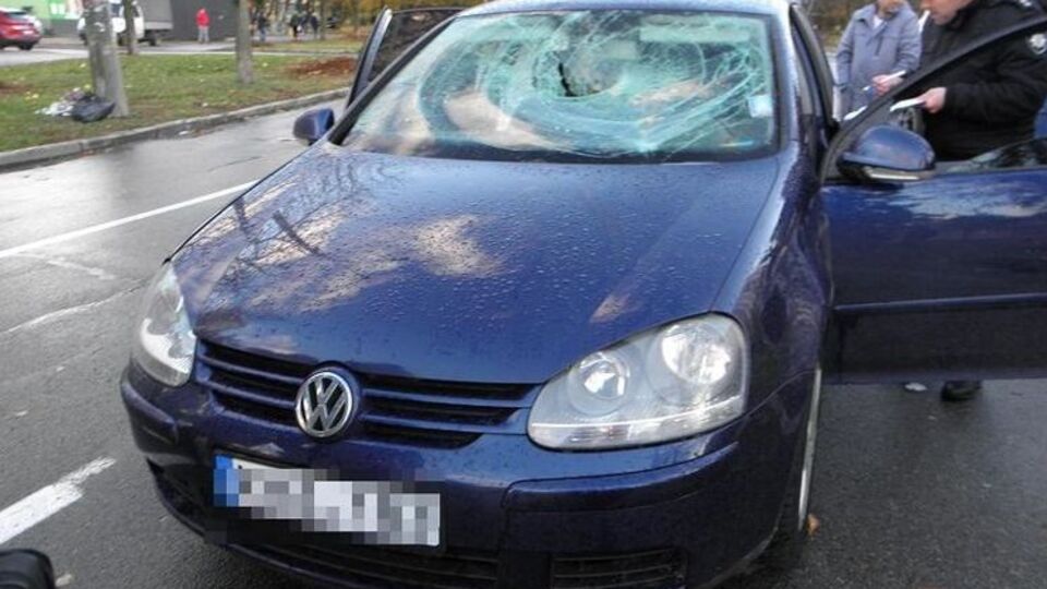 Грабители похитили из автомобиля мужчины, менявшего колесо, сумку с 800 тыс. грн