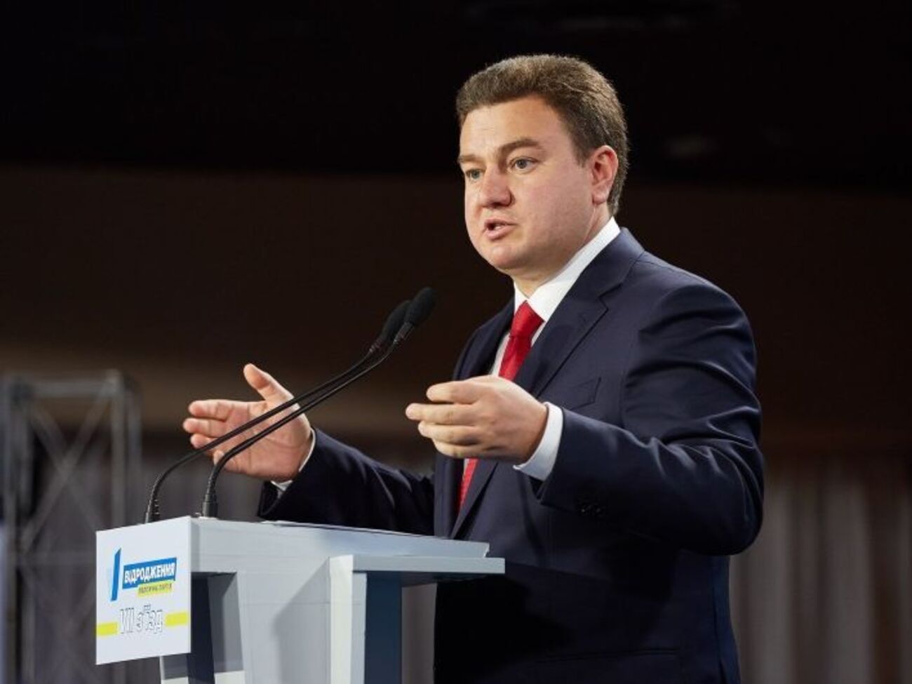 Виктор Бондарь: Ради получения очередного транша, который опять просто "проедят", жизнь украинцев превращают в социальный ад