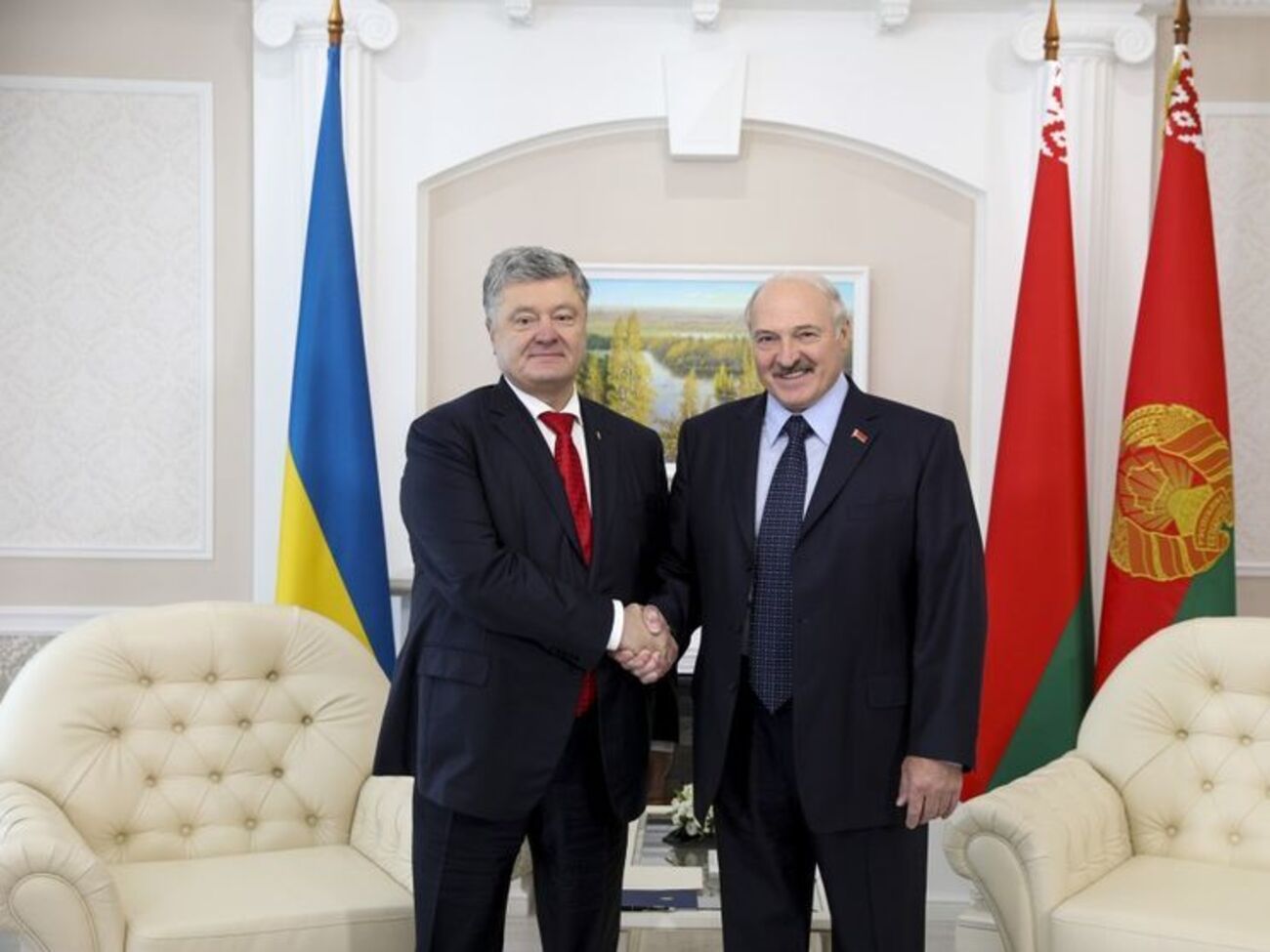 Порошенко поблагодарил Лукашенко за инициативу проведения первого форума регионов Украины и Беларуси
