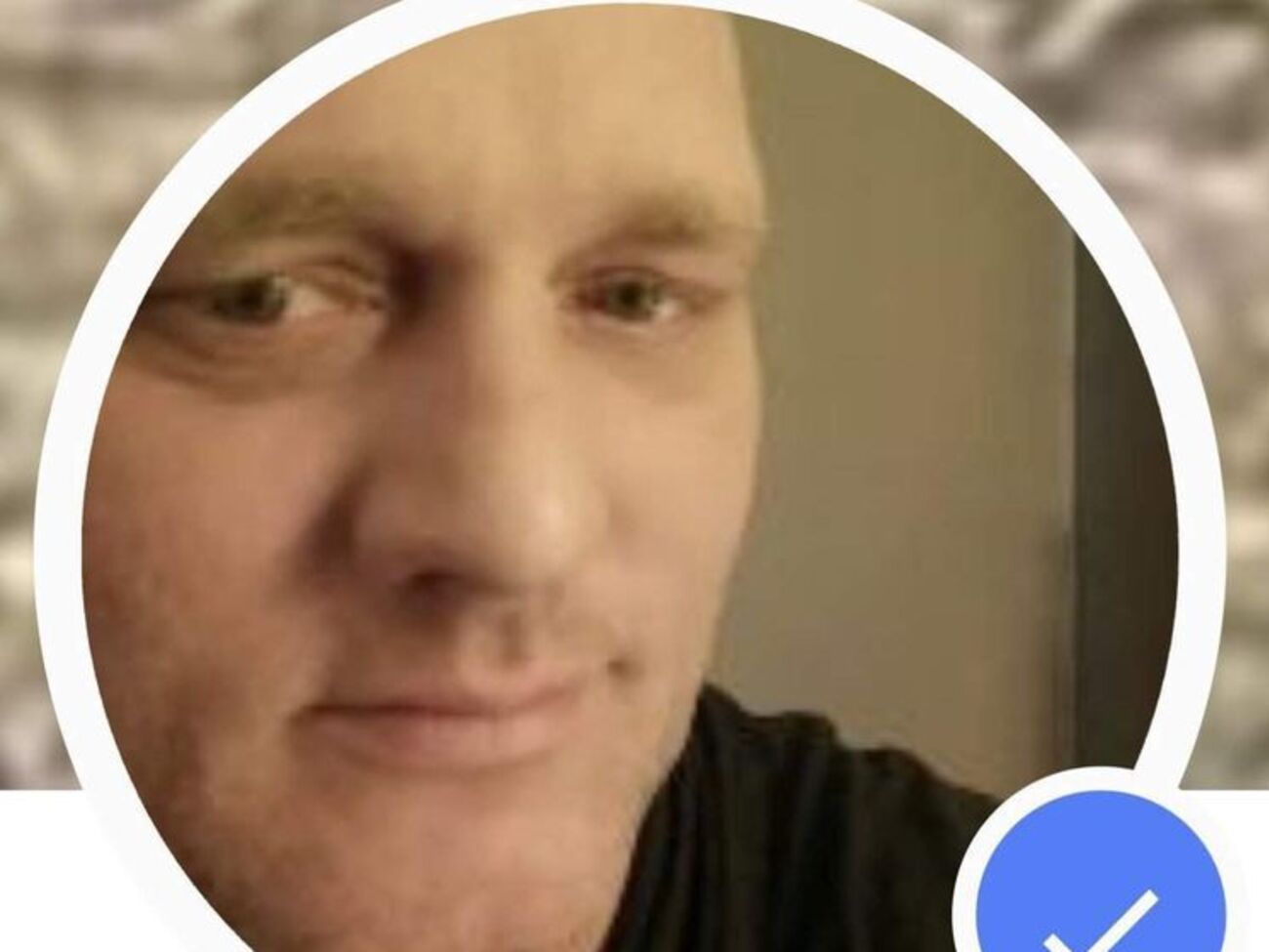 Боуэрсу 48 лет