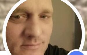 Боуэрсу 48 лет