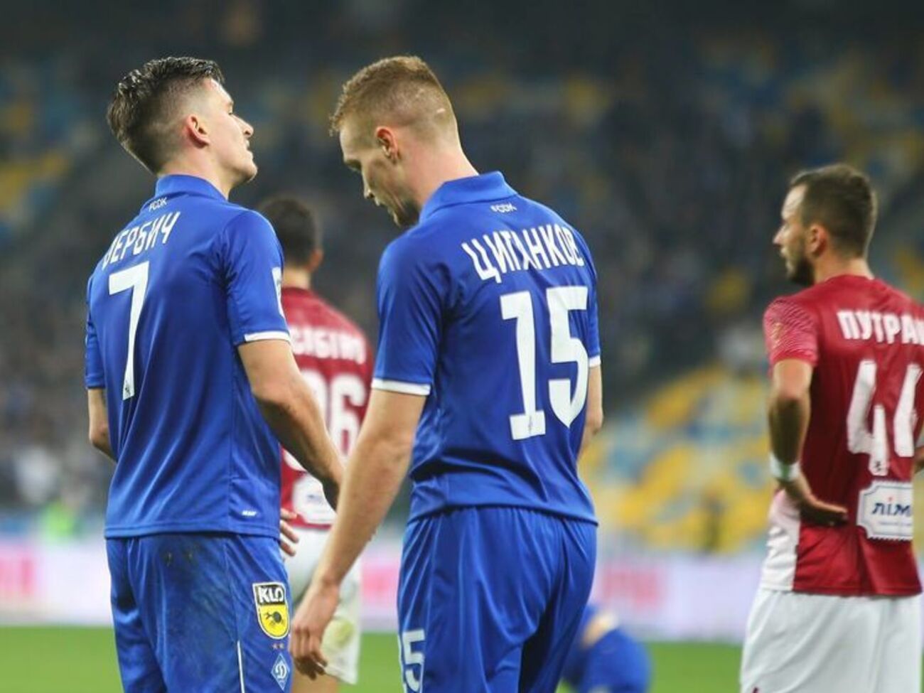"Динамо" (в синих футболках) не сумело забить львовской команде