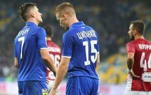 "Динамо" (в синих футболках) не сумело забить львовской команде