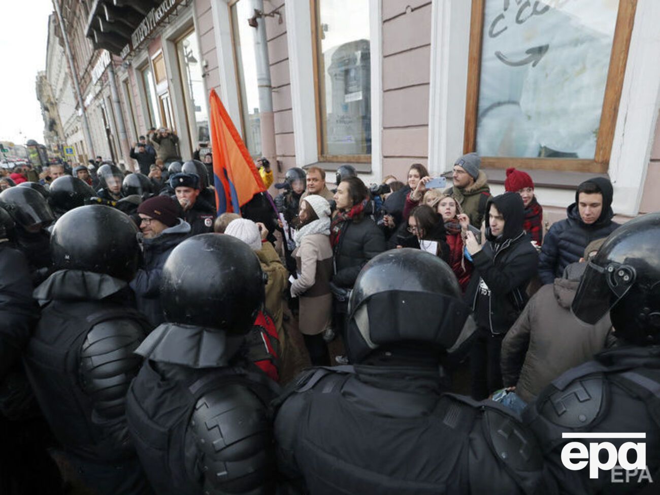 В Санкт-Петербурге задержали не менее 40 участников&nbsp;акции "За&nbsp;ваших и&nbsp;наших детей"