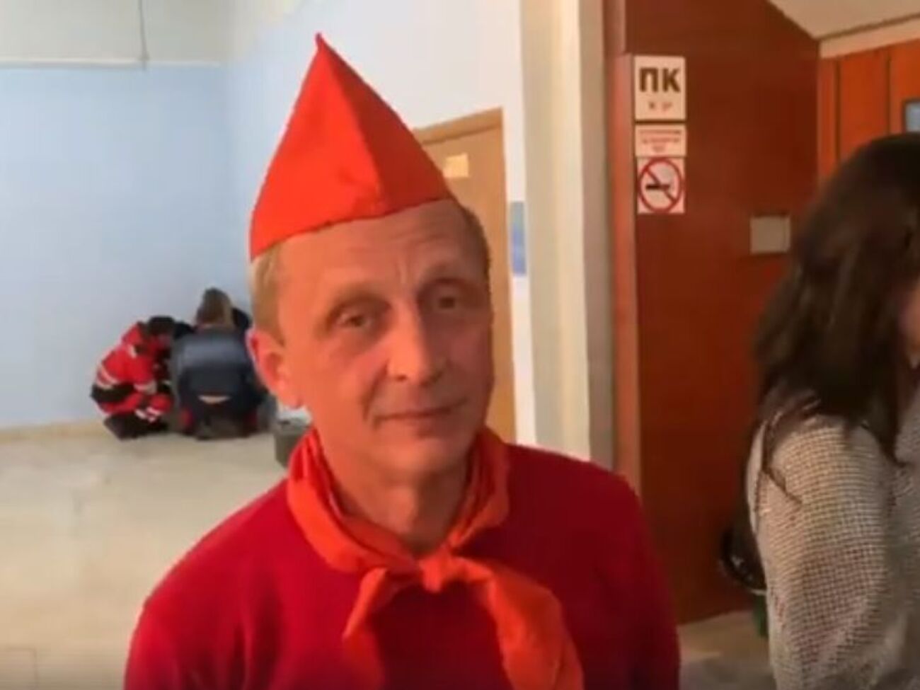 Арьев отметил, что "красное" мужчины сняли, когда приехала полиция