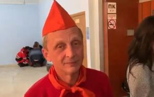 Арьев отметил, что "красное" мужчины сняли, когда приехала полиция