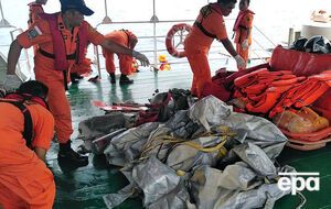 На месте падения самолета идет поисковая операция