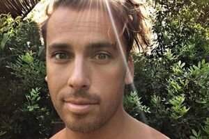 Галкін: Дурень-пінгвін товсте тіло боязко ховає у гримерці