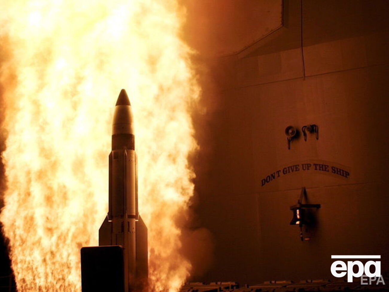 Управляемая ракета-перехватчик SM-3,&nbsp;запущенная с эсминца "Джон Финн",&nbsp;уничтожила учебную ракету