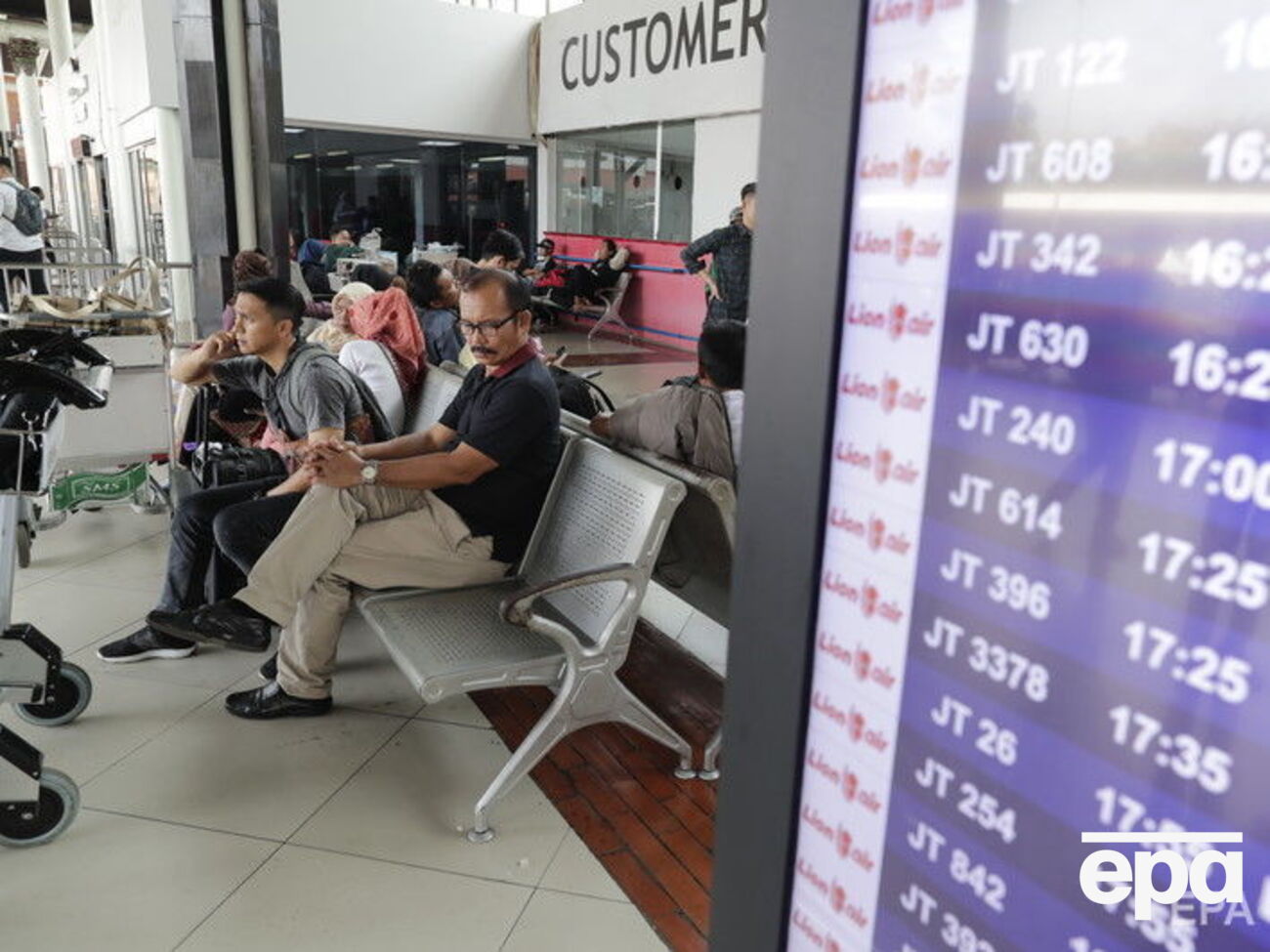 В Индонезии разбился Boeing 737, погибли 189 человек. Фоторепортаж