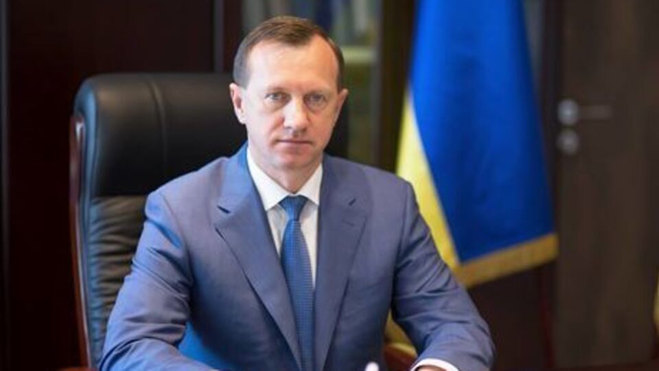 По данным прокуратуры, Андриив подписал акты выполненных работ, в которые подрядчик внес ложные сведения