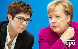 Ангелу Меркель на посаді голови ХДС може змінити Аннегрет Крамп-Карренбауер (ліворуч)