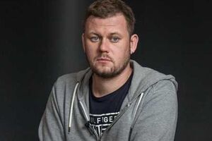 Барна может сколько угодно устраивать драки и скандалы, но когда член правящей фракции заступается за Фирташа, это наводит на нехорошие подозрения