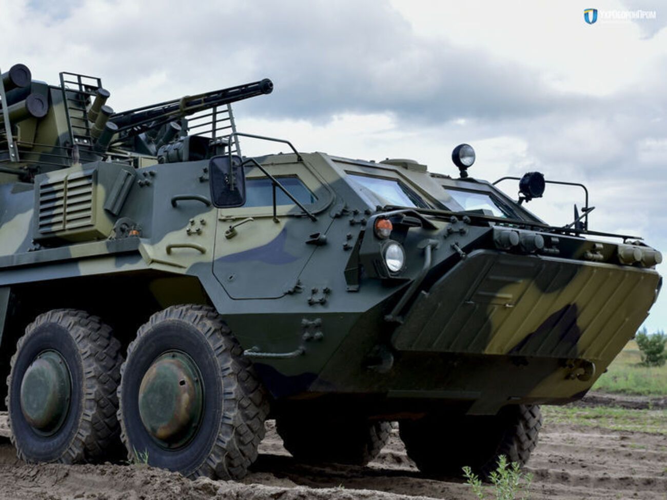 Українські військові отримали сім БТР-4