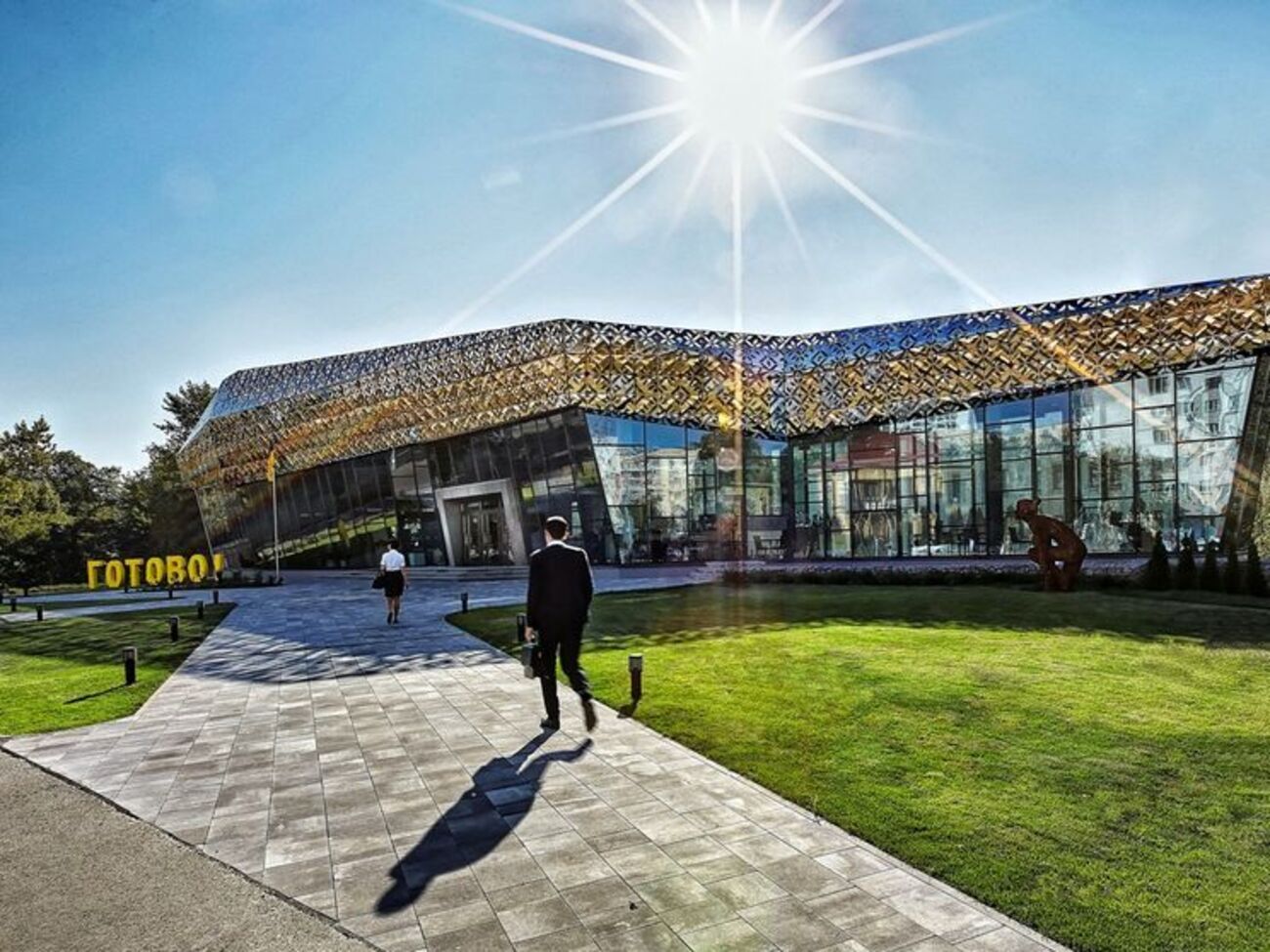 Другие услуги "Готово" будет предоставлять согласно графику работы центра