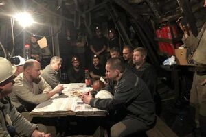 Между протестующими и чиновниками произошел диалог, однако шахтеры остались протестовать