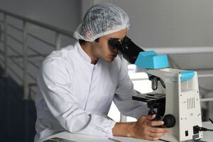 Медики выявили возбудитель сибирской язвы у одного человека в Одесской области, его госпитализировали 29 сентября