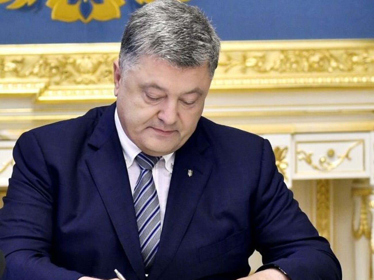 Порошенко подписал закон 3 октября